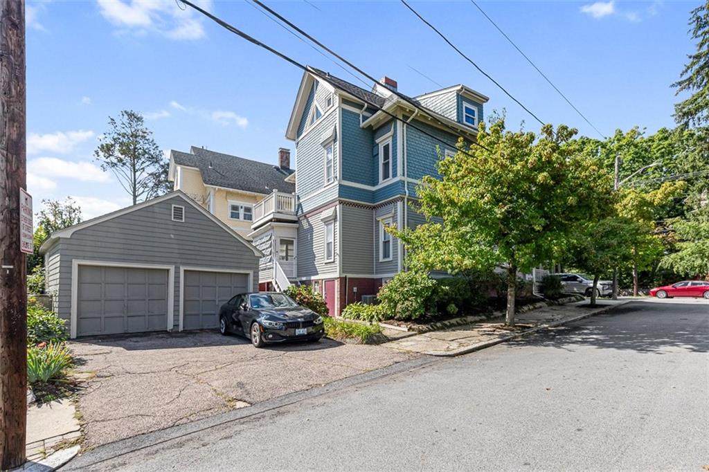 229 Morris Avenue Property Photo 4