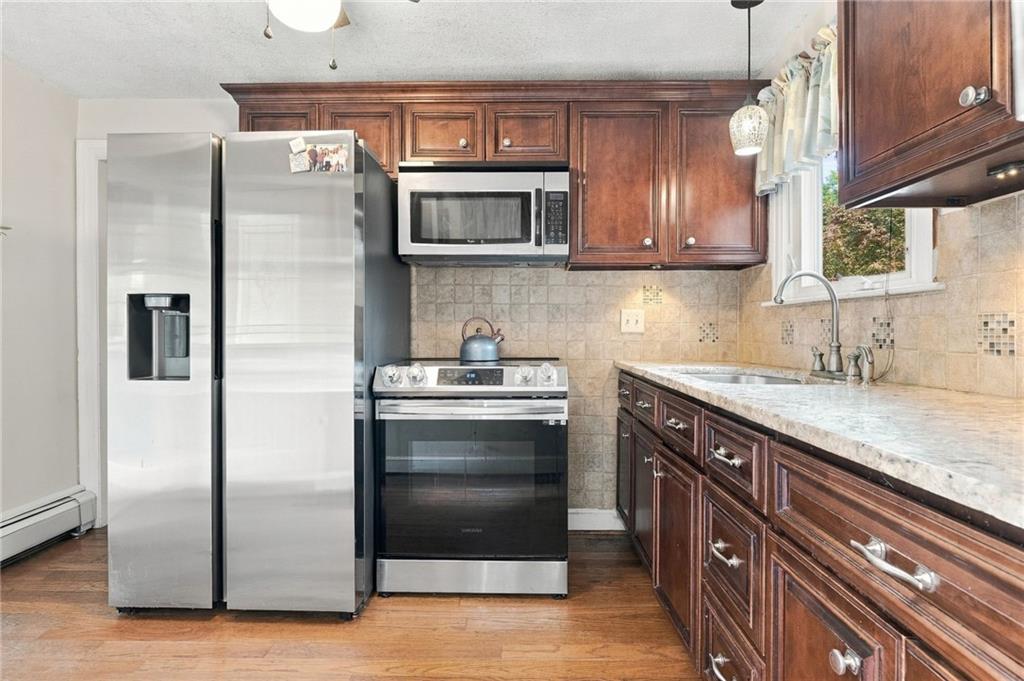 1040 Greenwich Avenue Property Photo 8