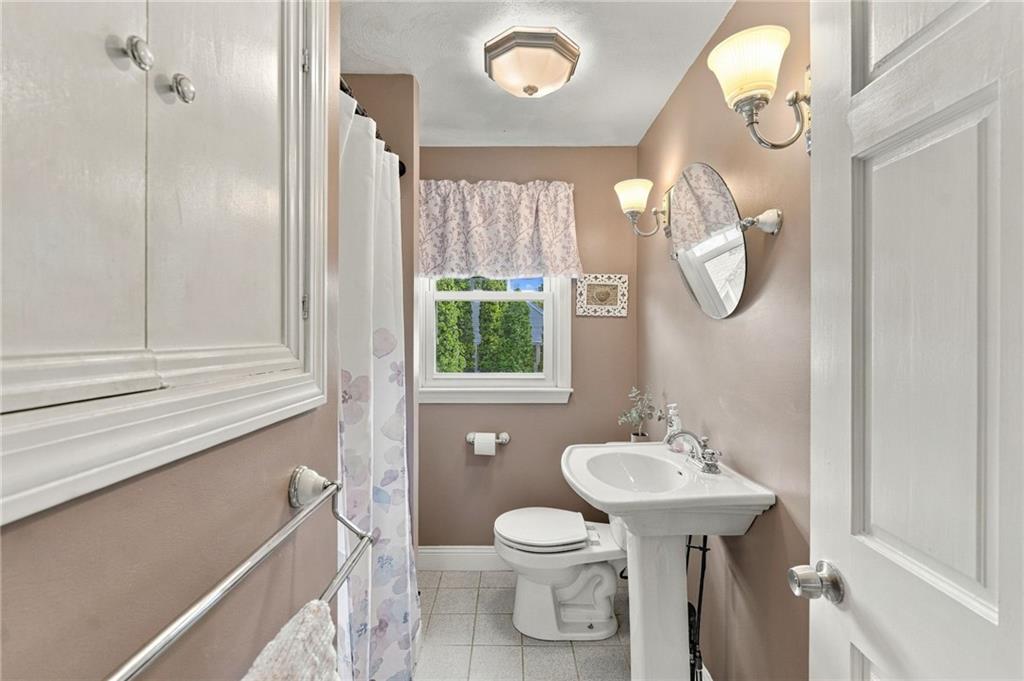 1040 Greenwich Avenue Property Photo 16