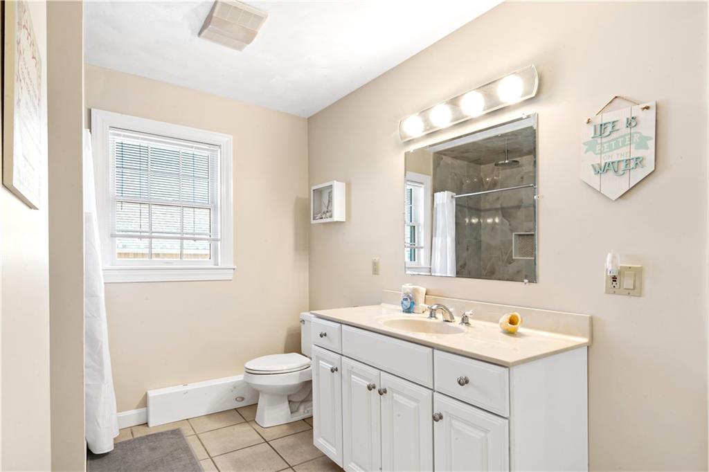 980 Matunuck Beach Road Property Photo 18