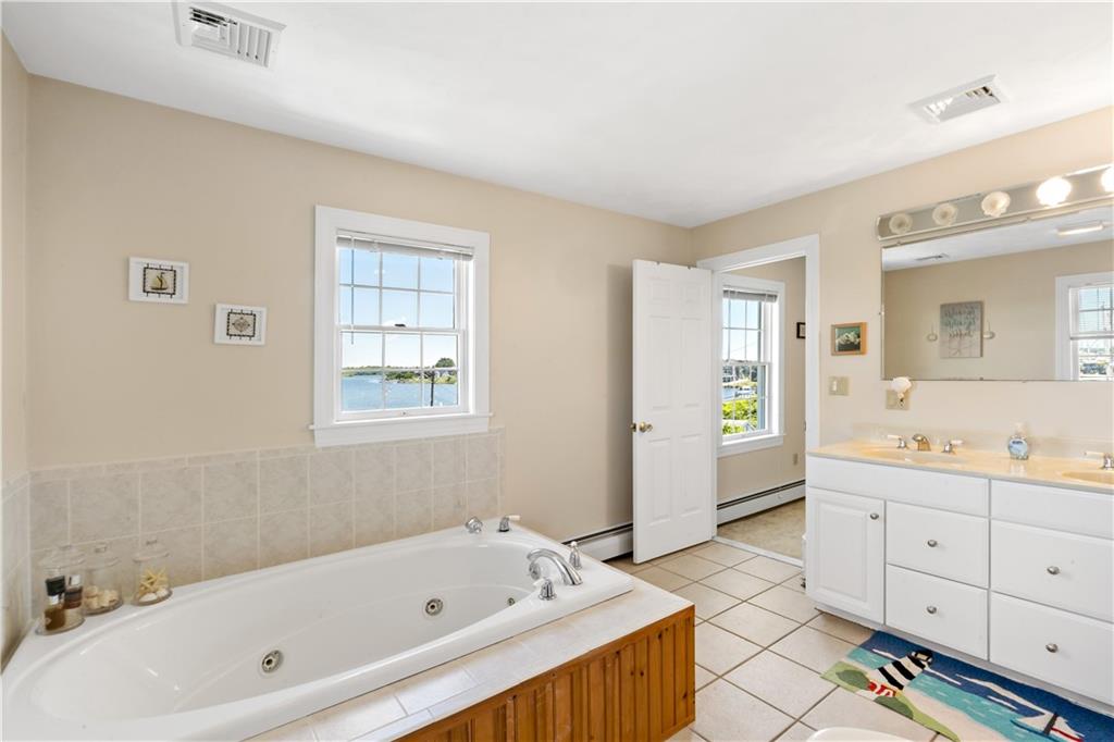 980 Matunuck Beach Road Property Photo 23