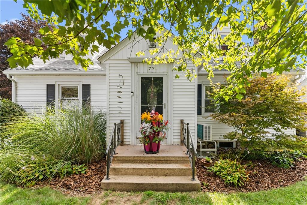 77 Narragansett Avenue Property Photo 4
