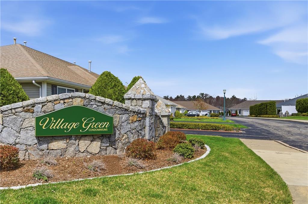 2503 Village Green Circle Property Photo 2