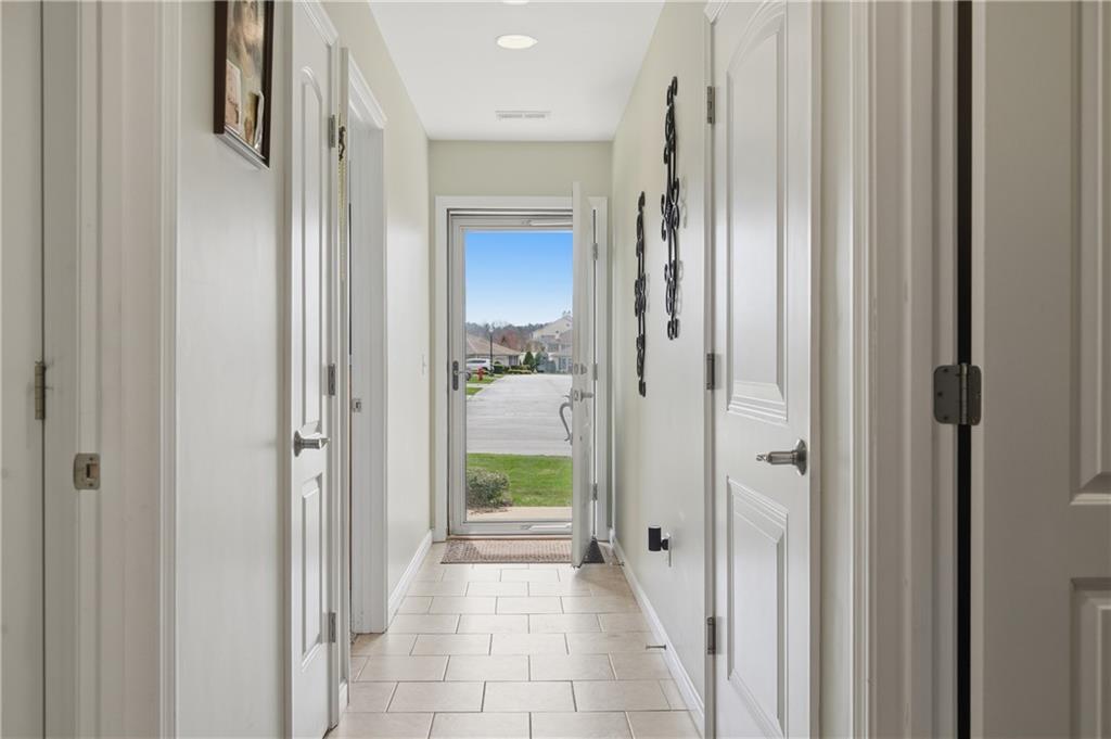 2503 Village Green Circle Property Photo 4