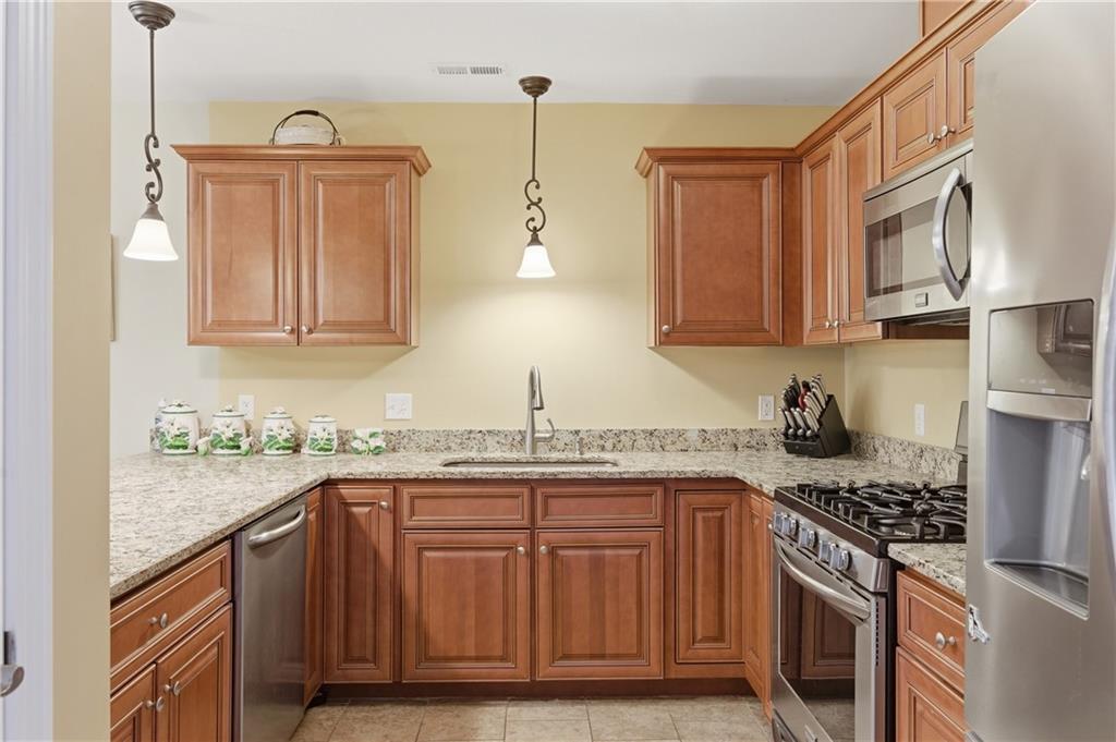 2503 Village Green Circle Property Photo 5