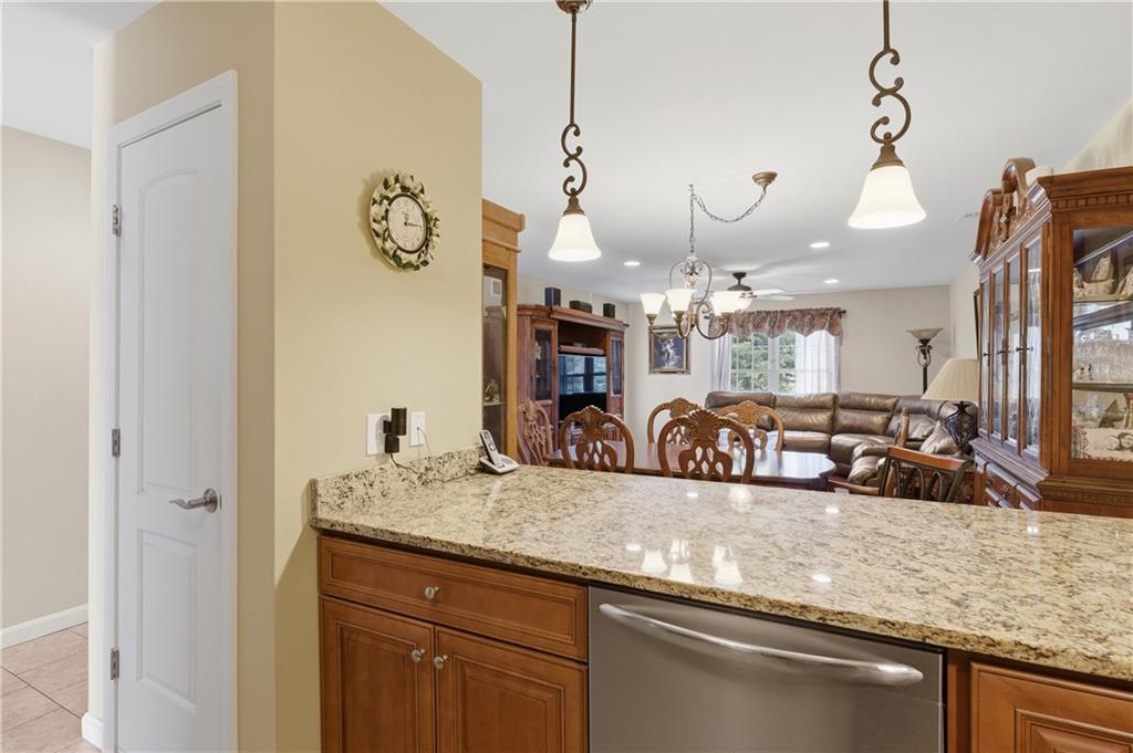 2503 Village Green Circle Property Photo 7