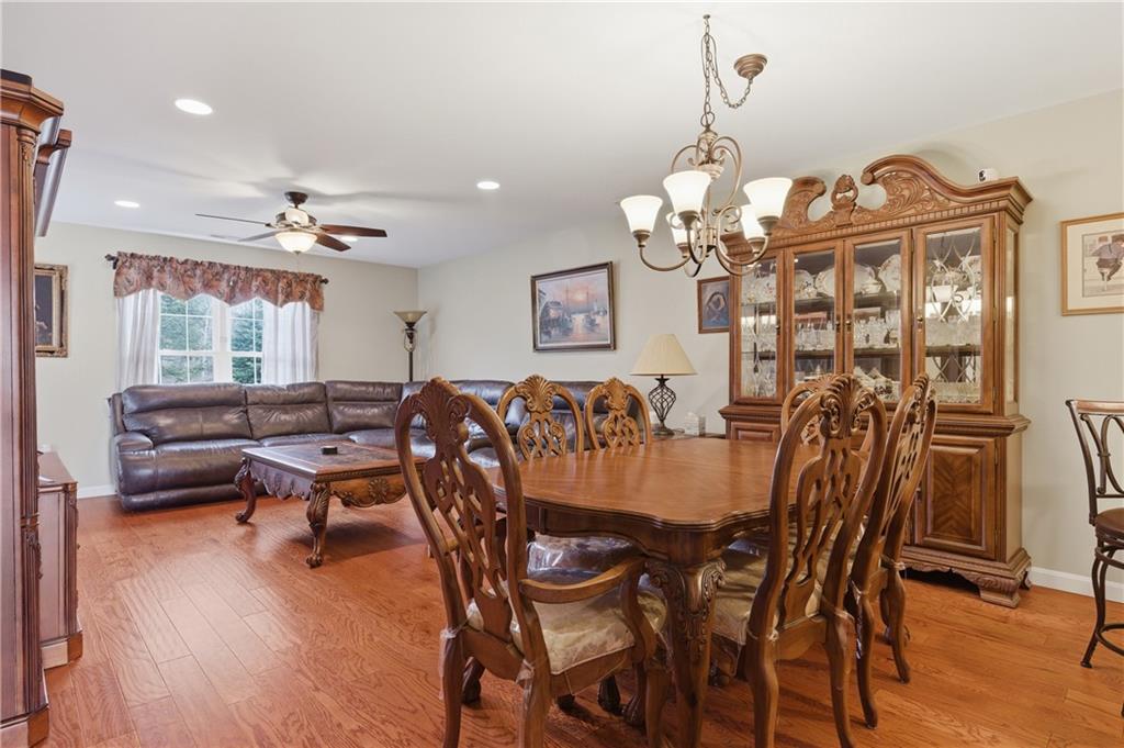 2503 Village Green Circle Property Photo 10