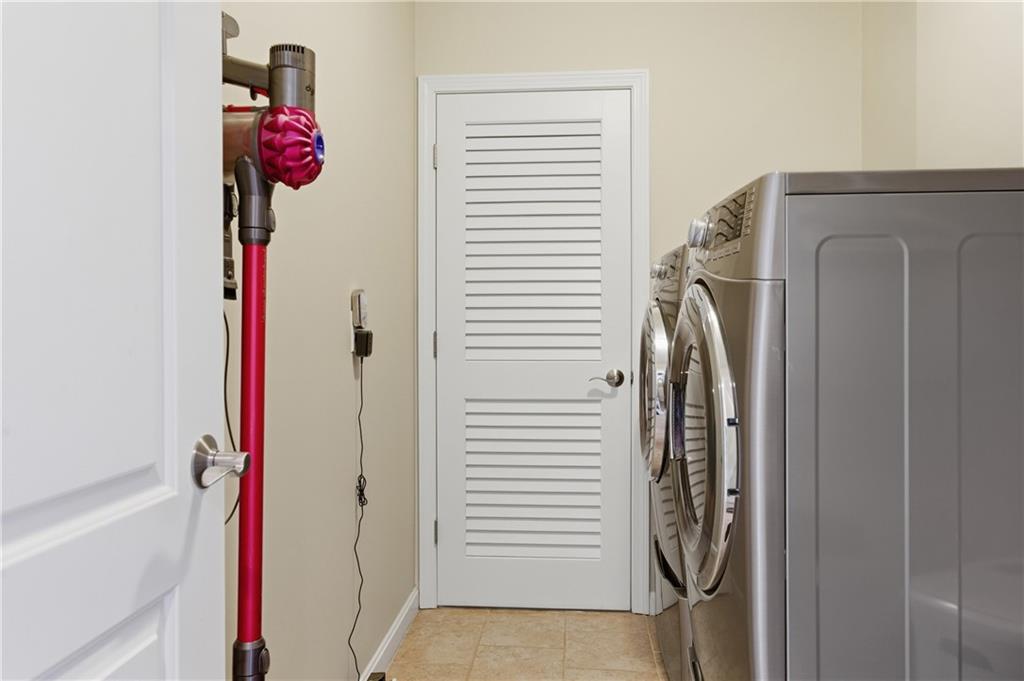 2503 Village Green Circle Property Photo 15