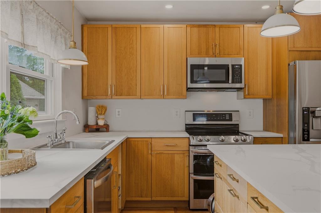 275 Green End Avenue Property Photo 18