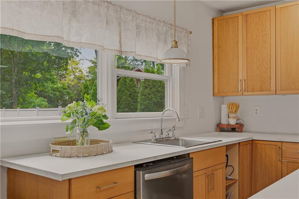 275 Green End Avenue Property Photo 19