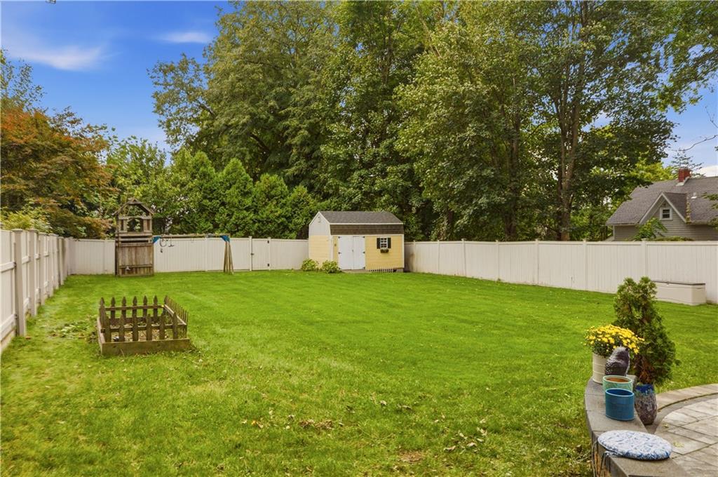 275 Green End Avenue Property Photo 35