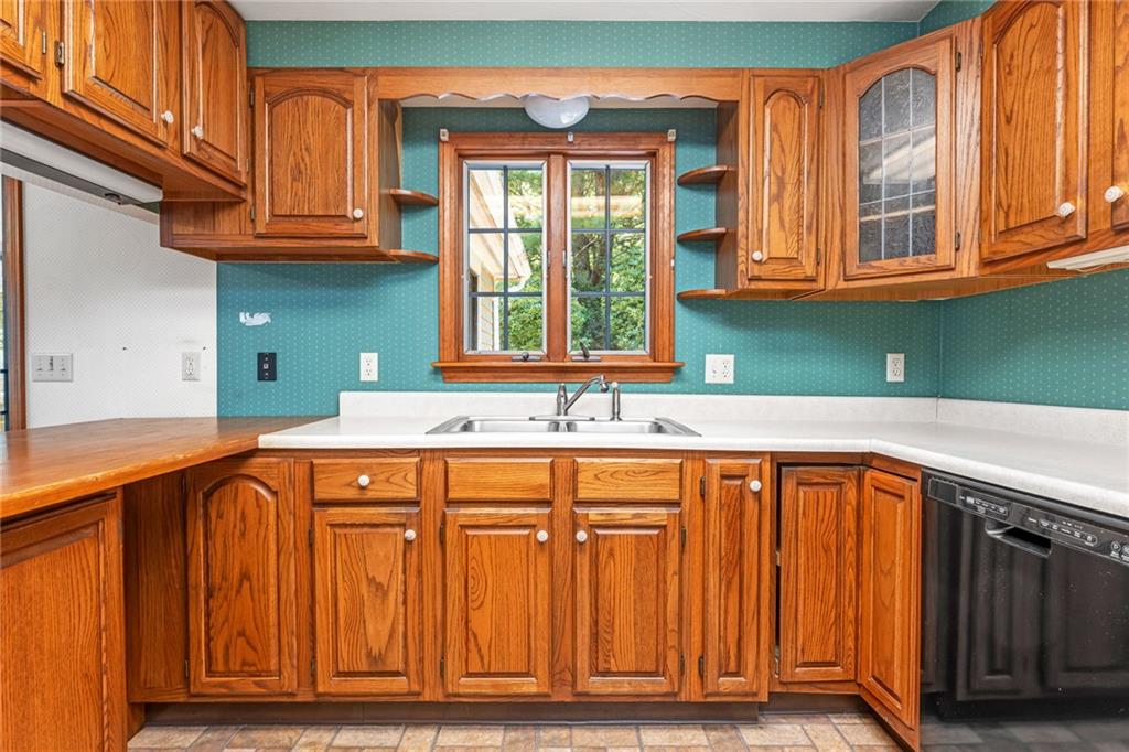 590 Shannock Road Property Photo 12