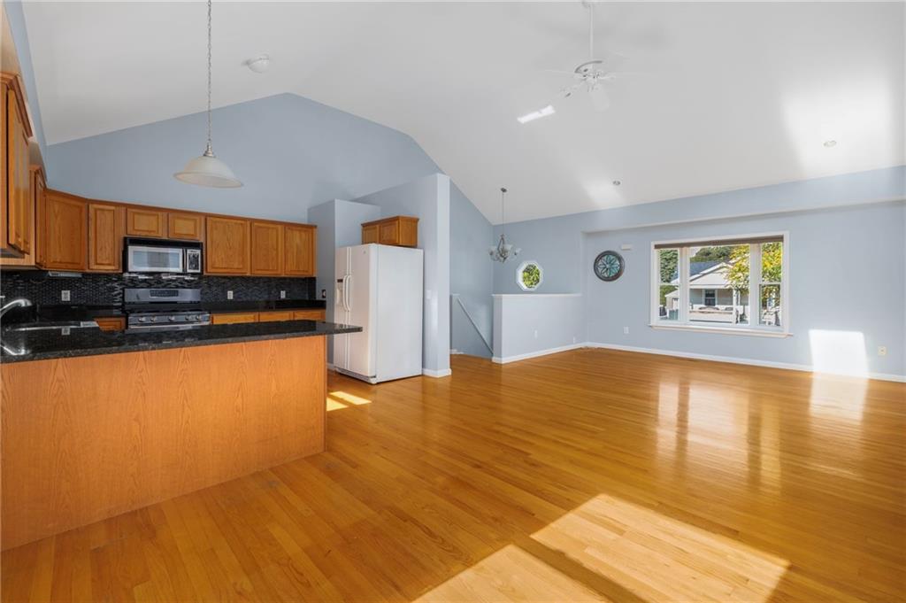 75 James Street Property Photo 11