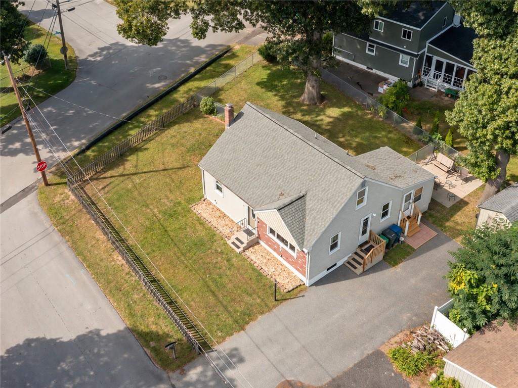 73 Salix Street Property Photo 2