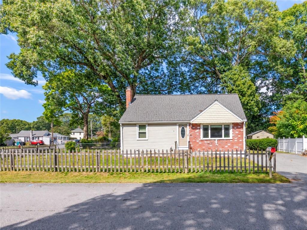 73 Salix Street Property Photo 4