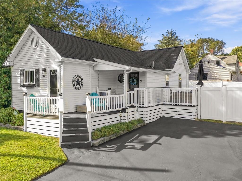 37 Oxford Avenue Property Photo 1