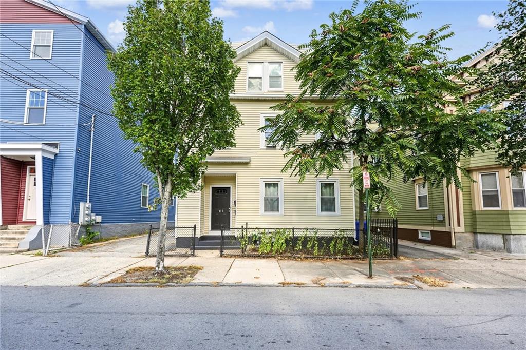 211 Carpenter Street Property Photo 1