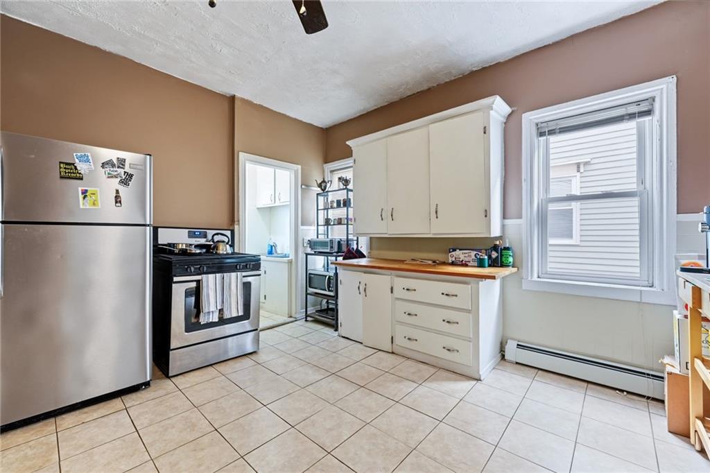 211 Carpenter Street Property Photo 4