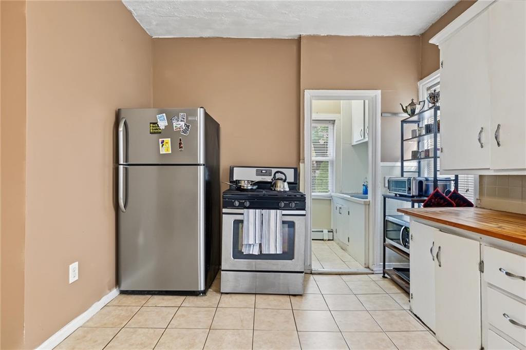 211 Carpenter Street Property Photo 5