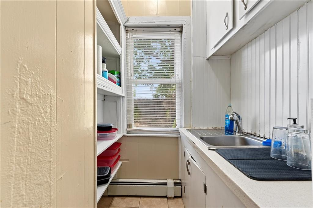 211 Carpenter Street Property Photo 6