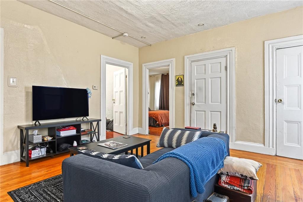211 Carpenter Street Property Photo 13