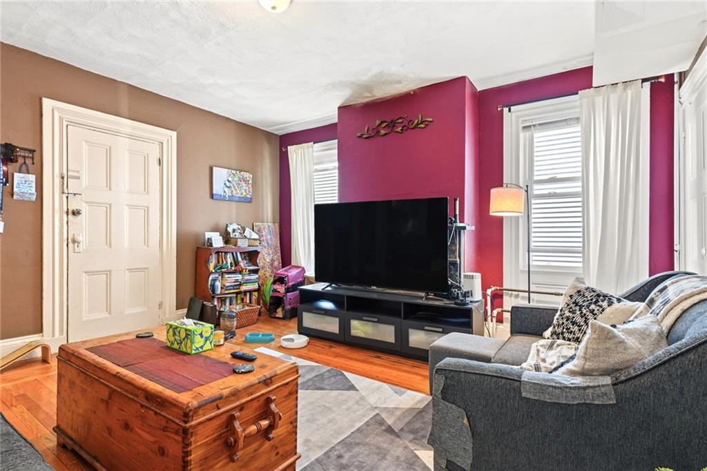 211 Carpenter Street Property Photo 14
