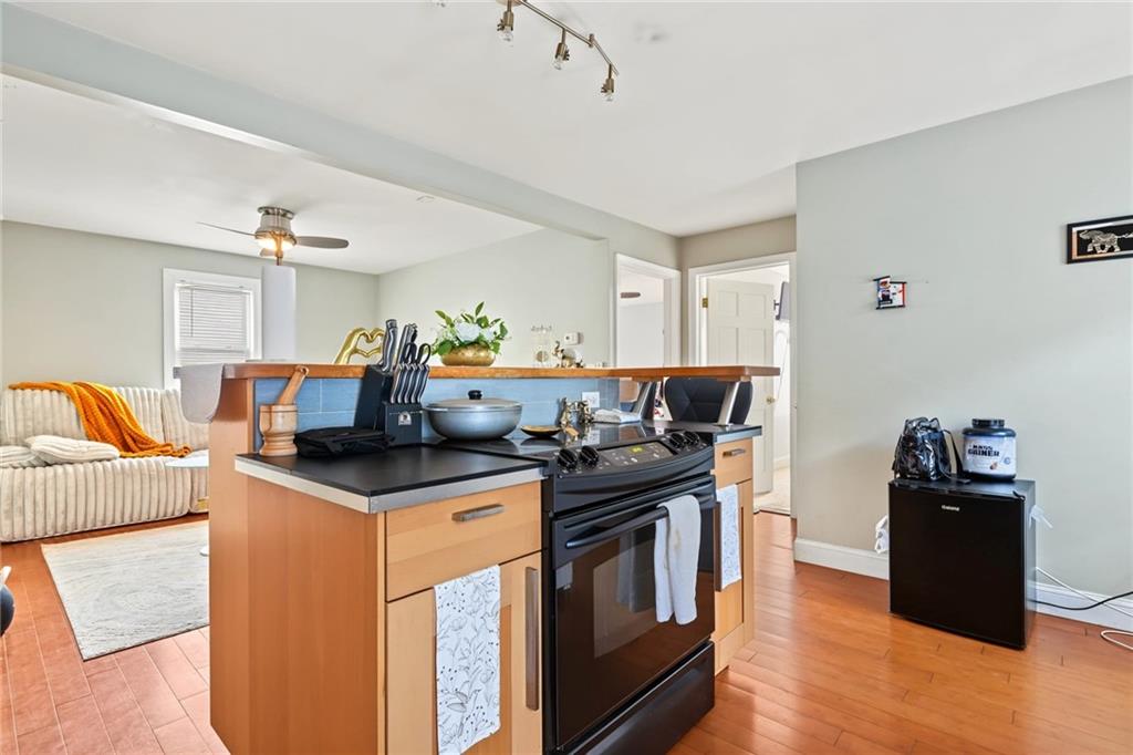 211 Carpenter Street Property Photo 25