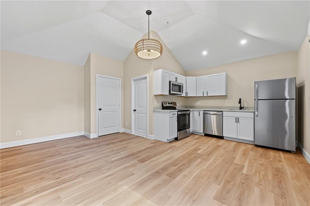 211 Carpenter Street Property Photo 31