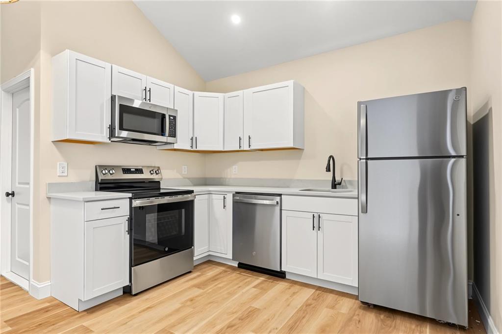 211 Carpenter Street Property Photo 33