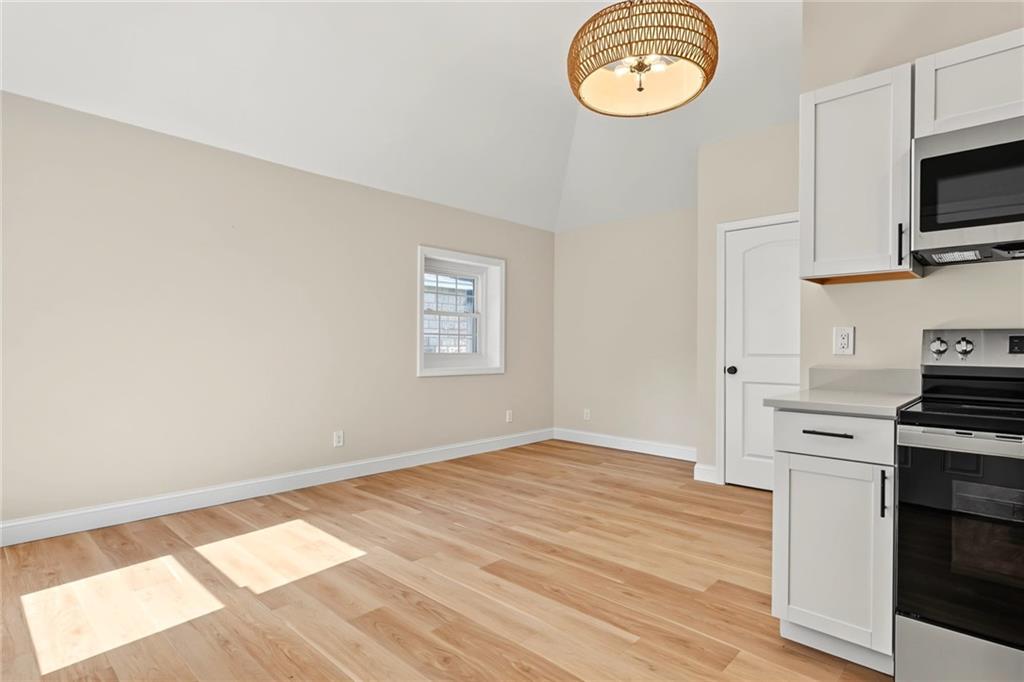211 Carpenter Street Property Photo 35