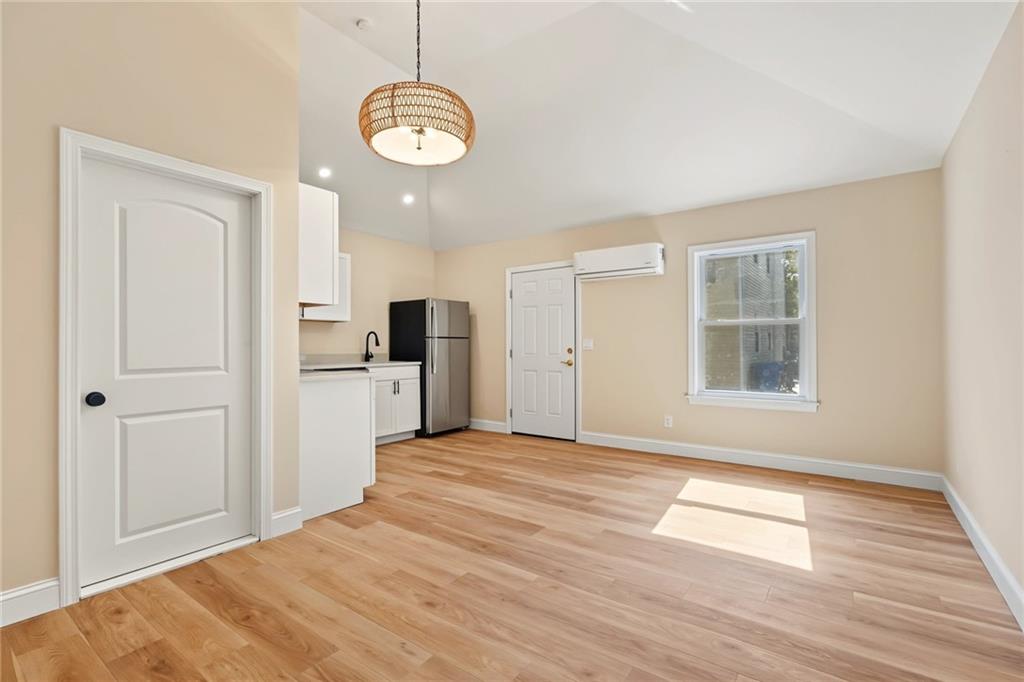 211 Carpenter Street Property Photo 37
