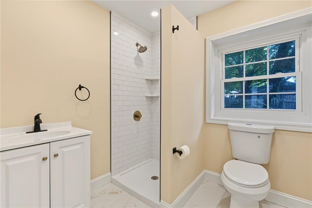 211 Carpenter Street Property Photo 38