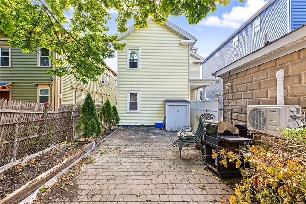 211 Carpenter Street Property Photo 41