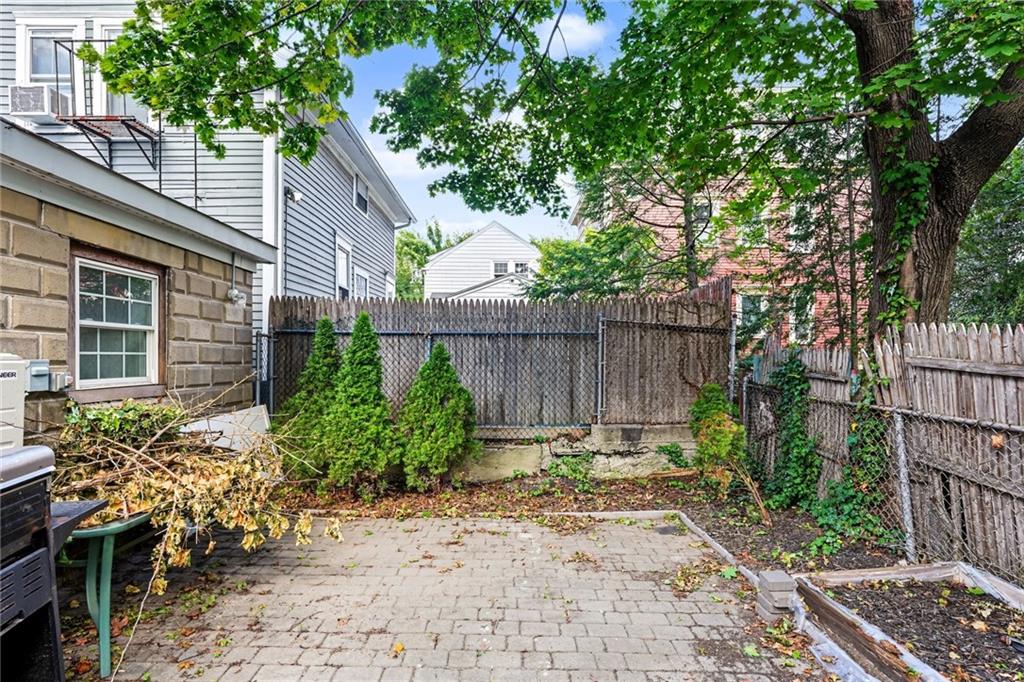 211 Carpenter Street Property Photo 42