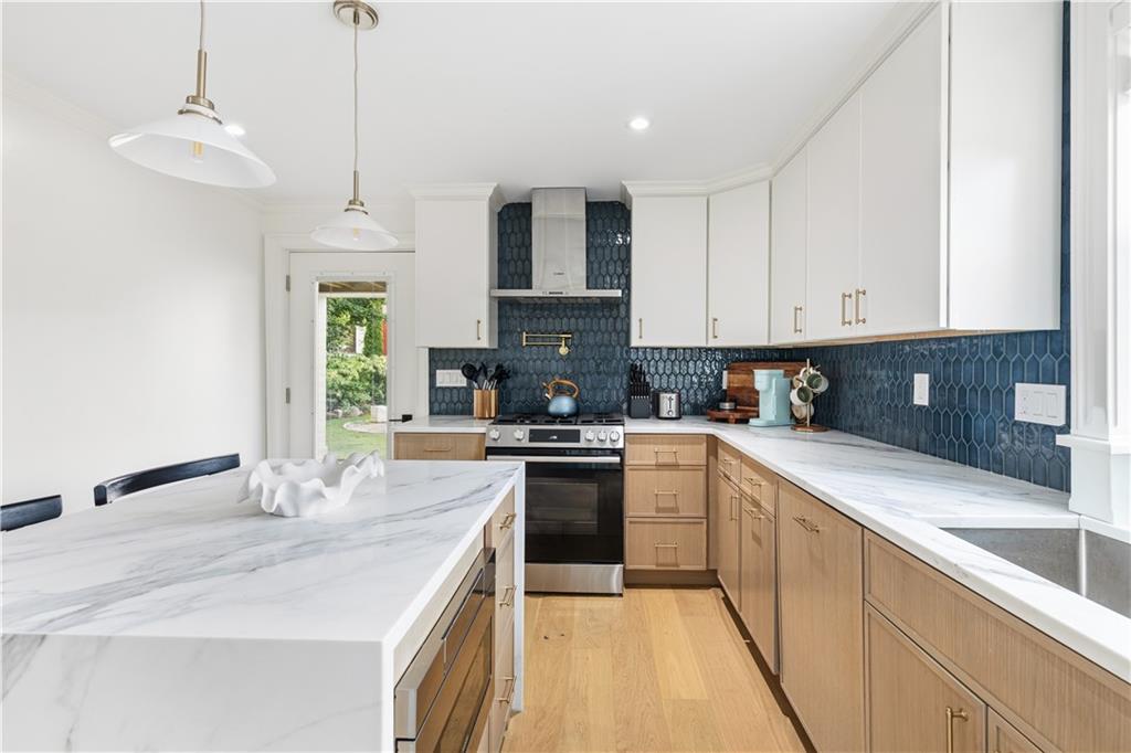 9 Dearborn Street Property Photo 23