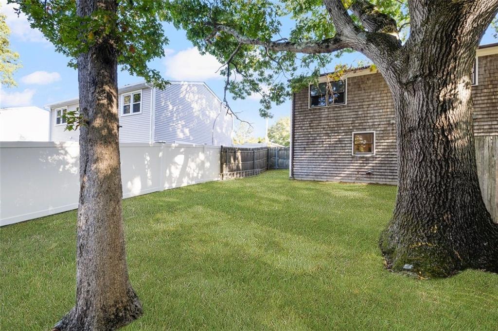 131 133 Kenyon Avenue Property Photo 4