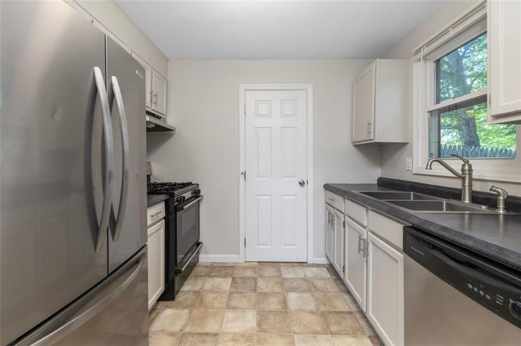 131 133 Kenyon Avenue Property Photo 8