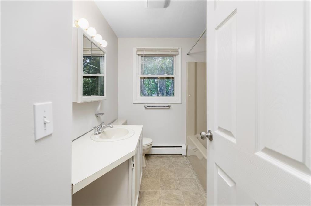 131 133 Kenyon Avenue Property Photo 10