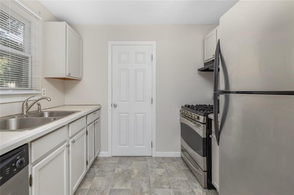 131 133 Kenyon Avenue Property Photo 18