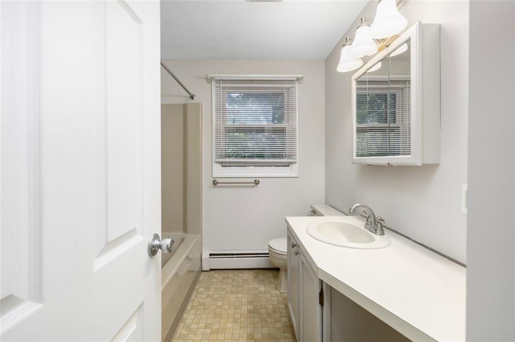 131 133 Kenyon Avenue Property Photo 25