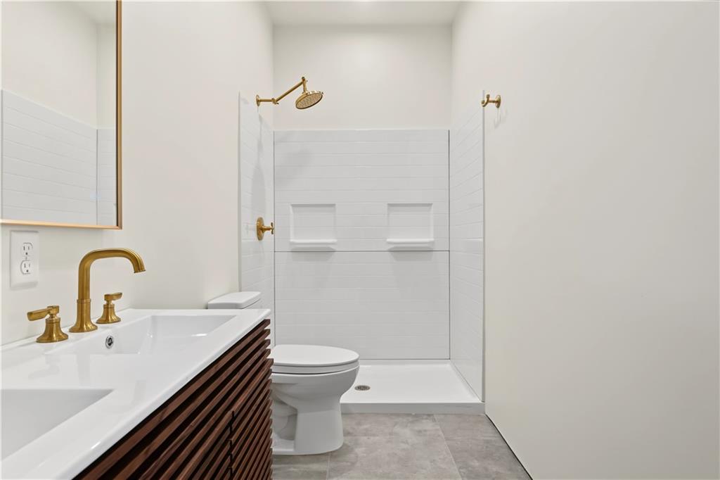 905 North Main Street Unit 102 Property Photo 18