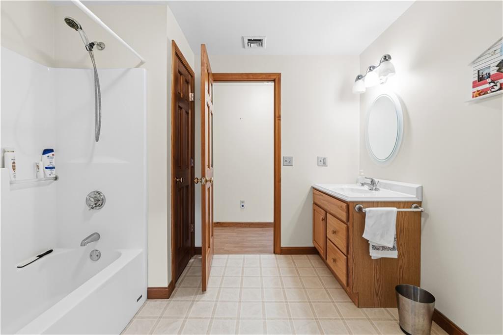 400 Sampson Street Property Photo 35