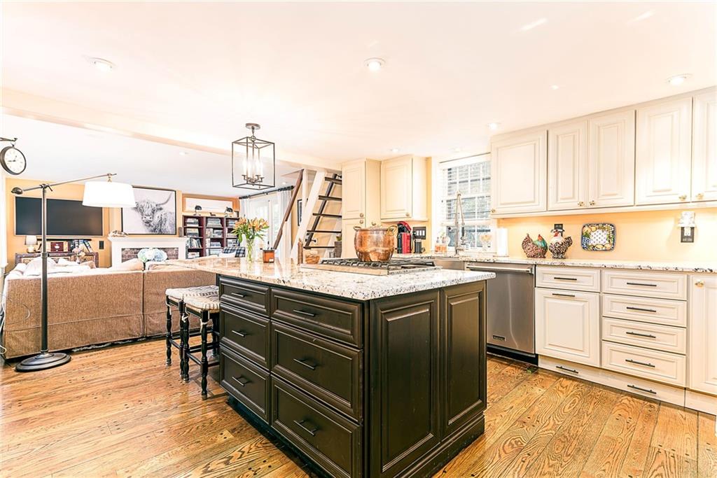 11 Fountain Street Property Photo 18
