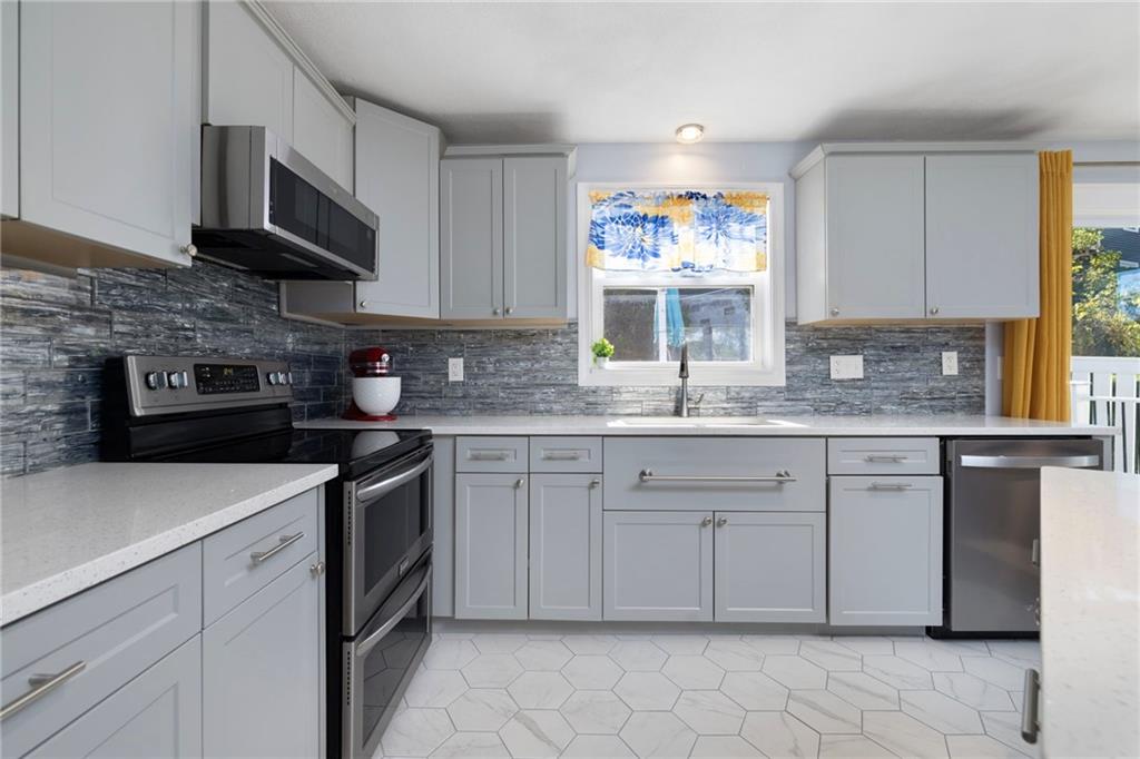 16 Aurelia Drive Property Photo 3