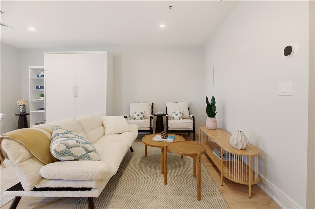 10 Brown & Howard Wharf Unit 105 Property Photo 6