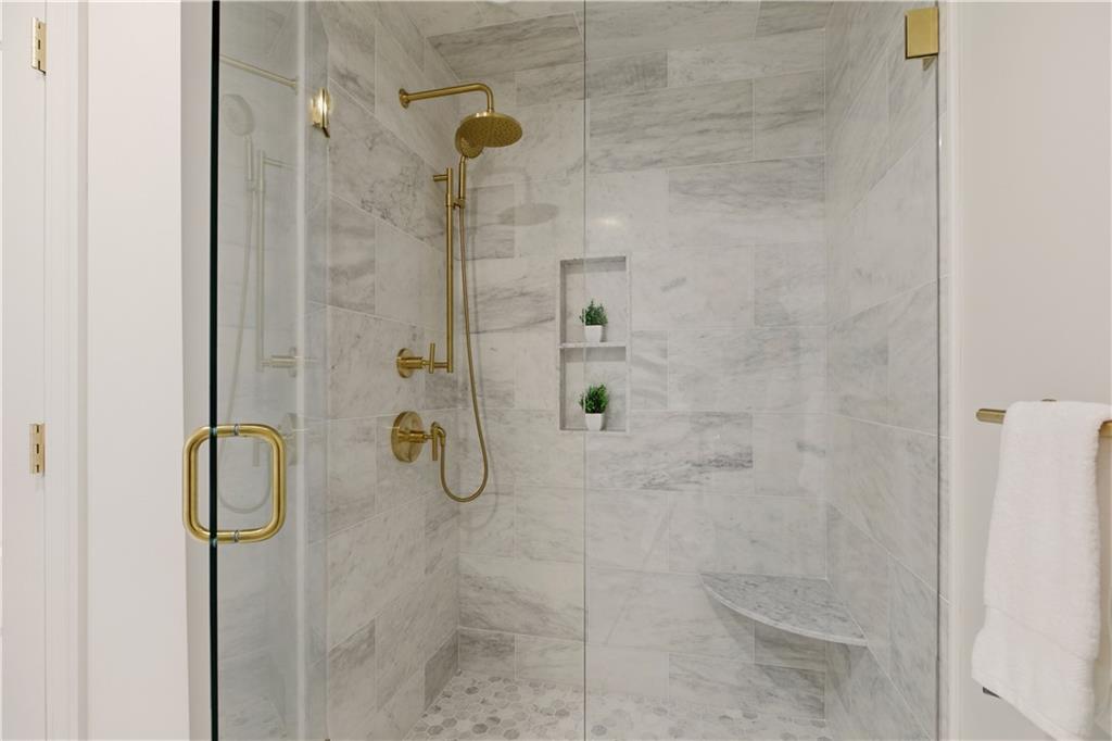 10 Brown & Howard Wharf Unit 105 Property Photo 8