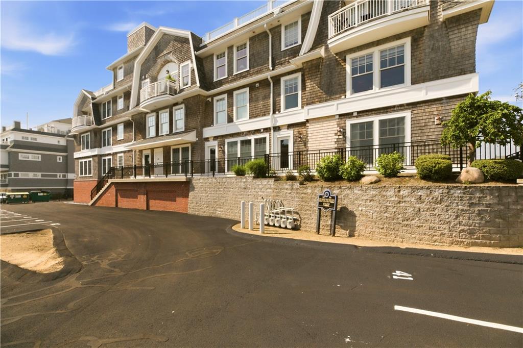 10 Brown & Howard Wharf Unit 105 Property Photo 11