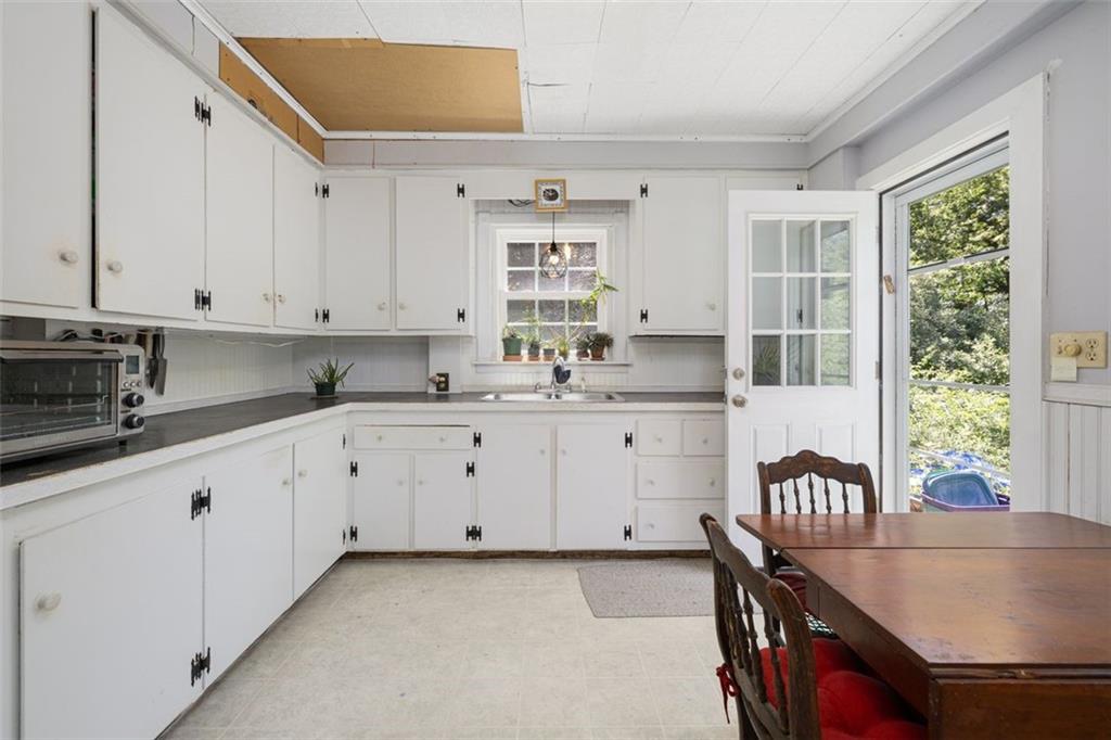 320 Railroad Avenue Property Photo 10