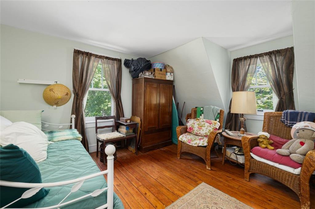 320 Railroad Avenue Property Photo 14