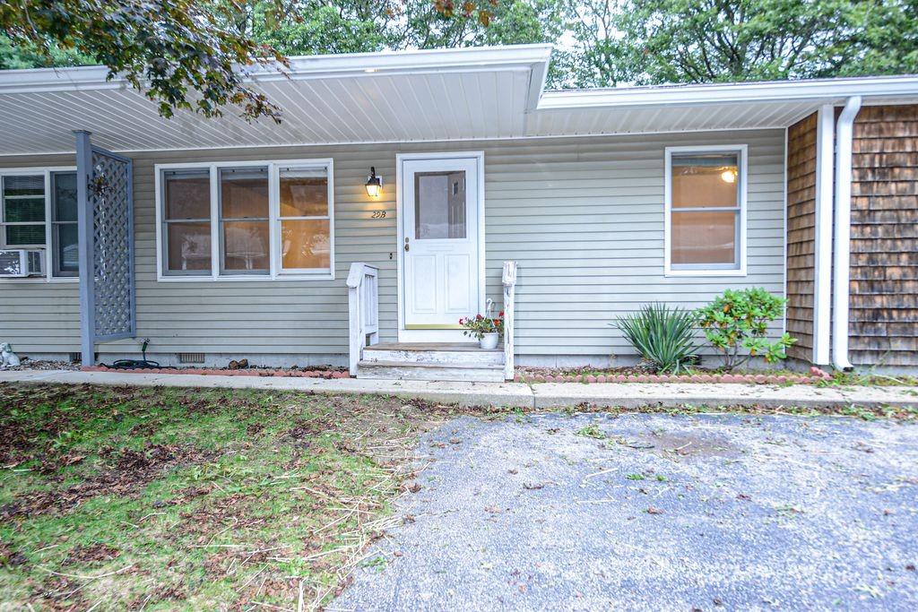 29 West Castle Way Unit B Property Photo 1